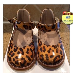 Petits Marcheurs Leopard-prints Flats. Size 9